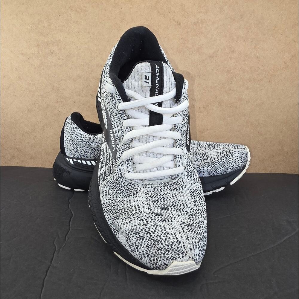 Brooks Adrenaline GTS 21 running shoes in the White/Grey/Black colorway Size 7.5